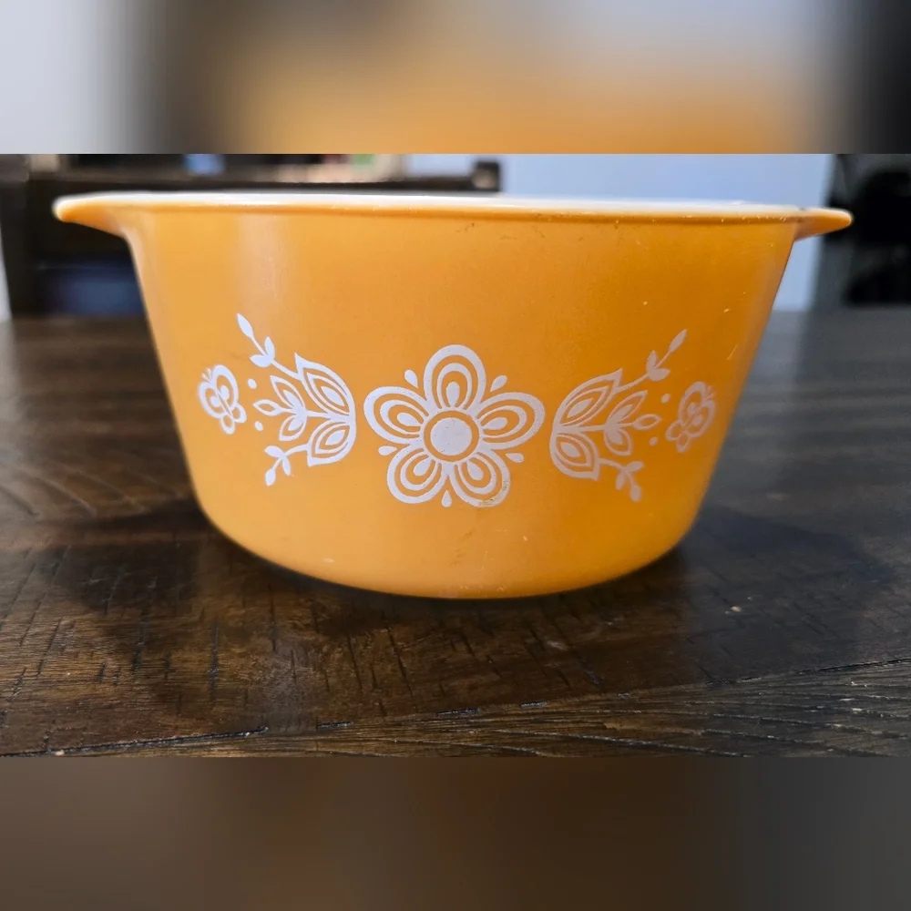 Vintage Pyrex Casserole Dish in the 